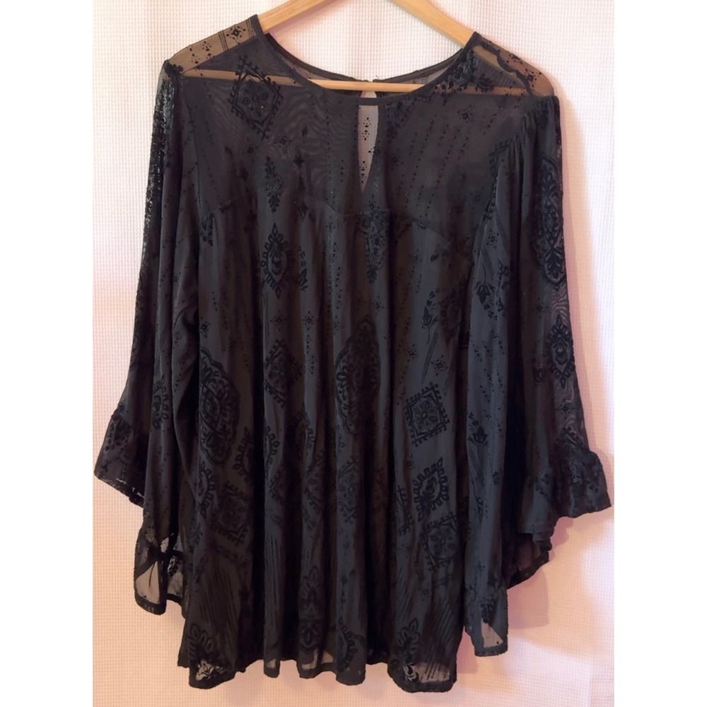 Torrid Black Burnout Velvet Sheer Tunic Blouse Geo Print Bell Sleeve Size 1